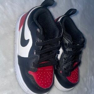 Nike Kids Black and Red Sneakers